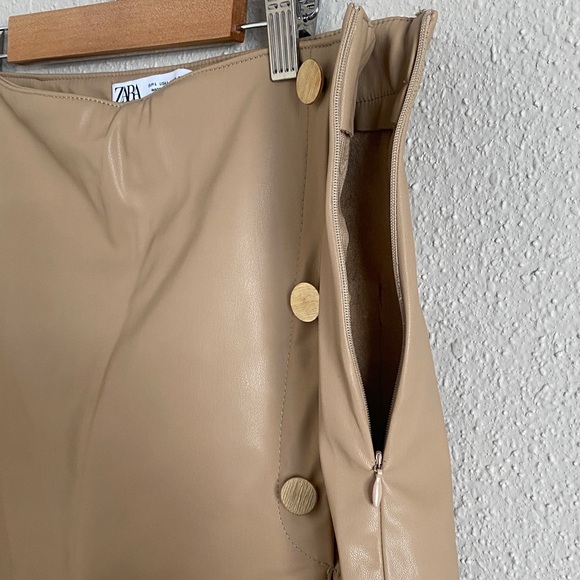 Zara Tan Mini Skort with Gold Buttons - Picture 5 of 6